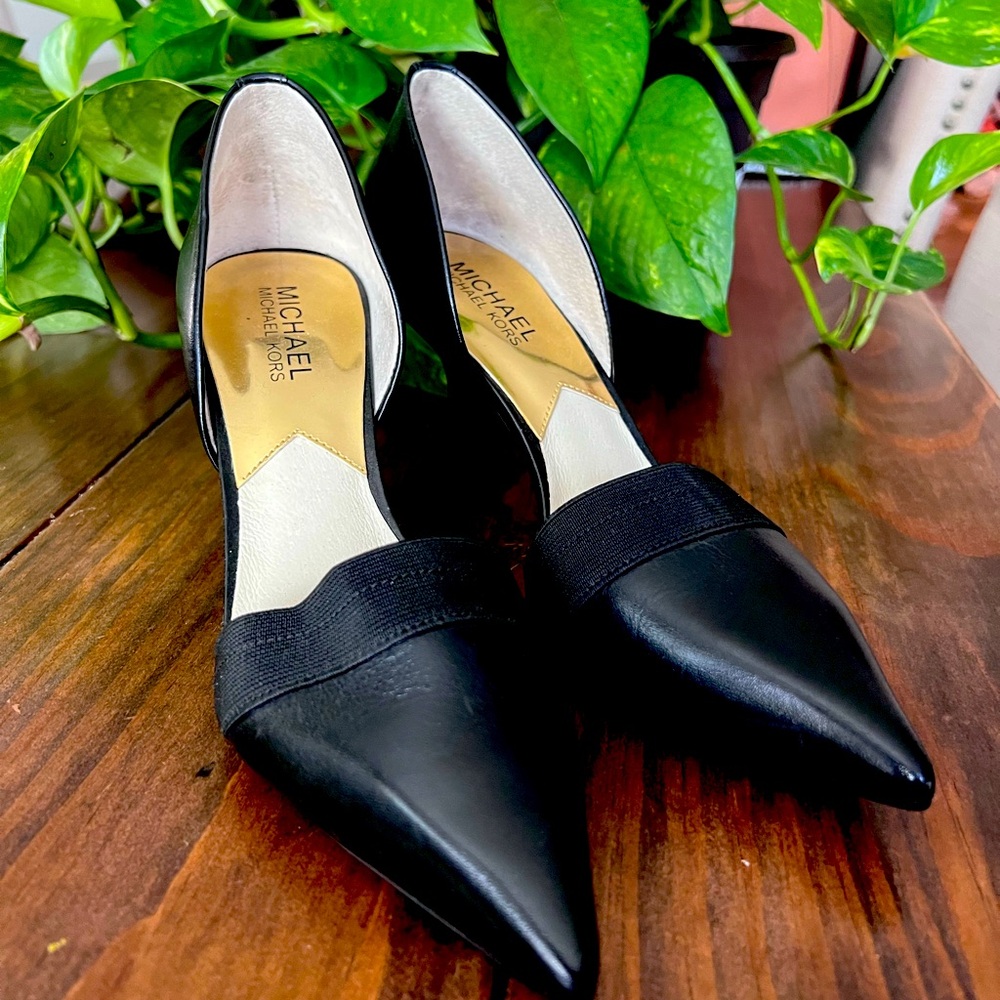 Brand NEW Michael Kors Black Leather Pointed Toe Pumps